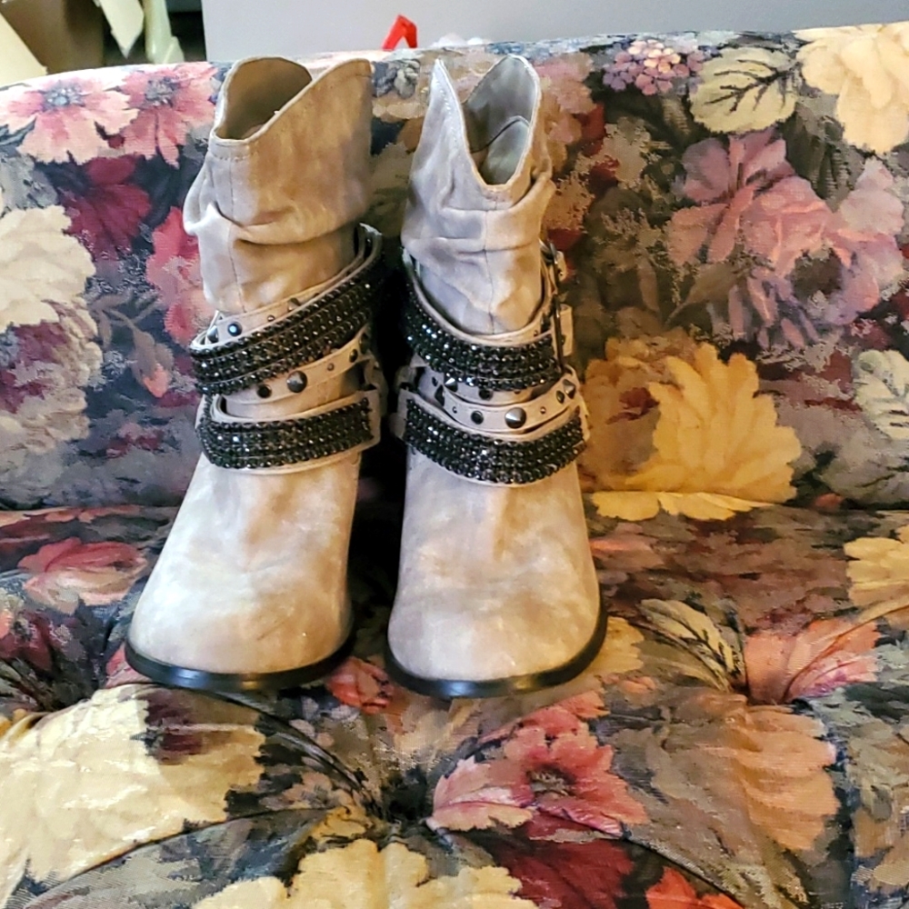 High heeled boots